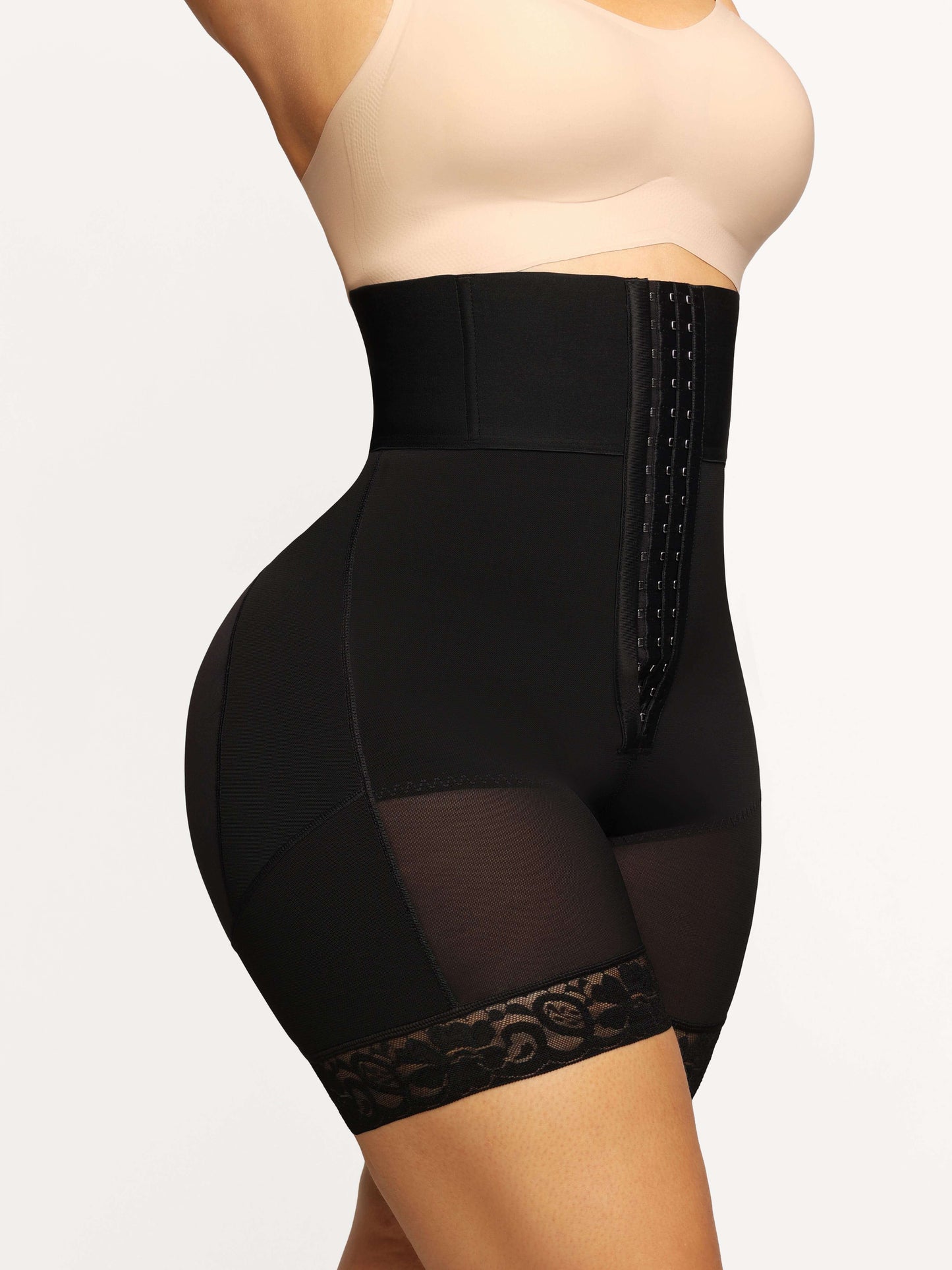 SlimCurve® – Seamless Shaping Shorts with Curve Support